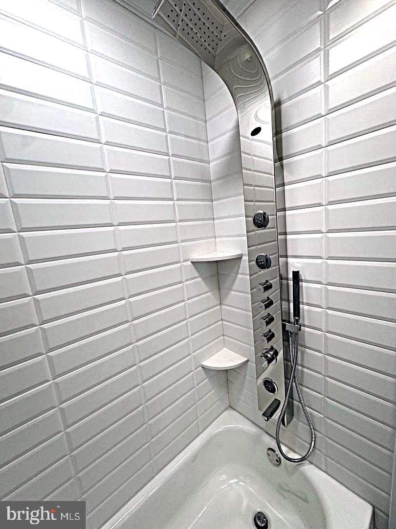 ROXBOROUGH - Residential