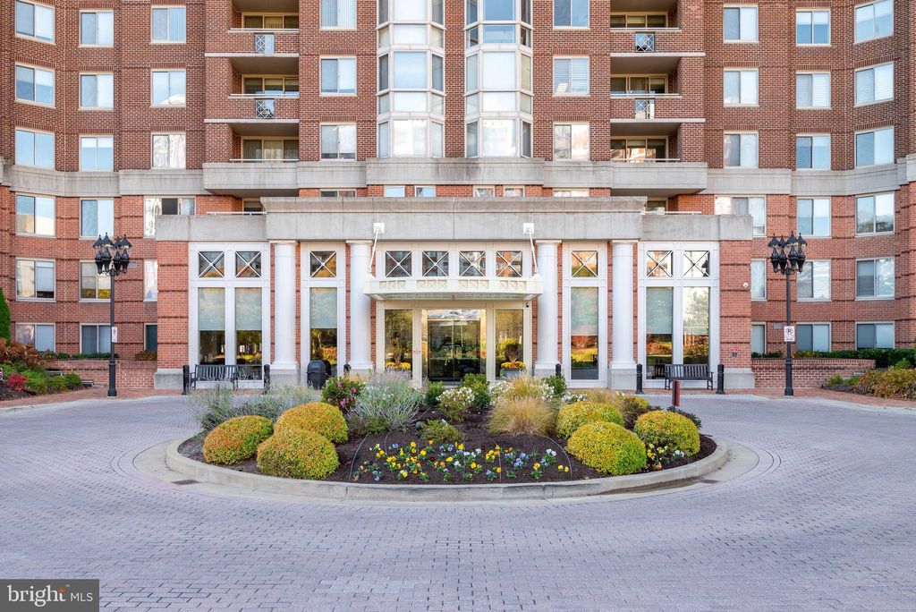 Photo of 5809 Nicholson Lane #1002, ROCKVILLE, MD 20852 (MLS # MDMC2205852)