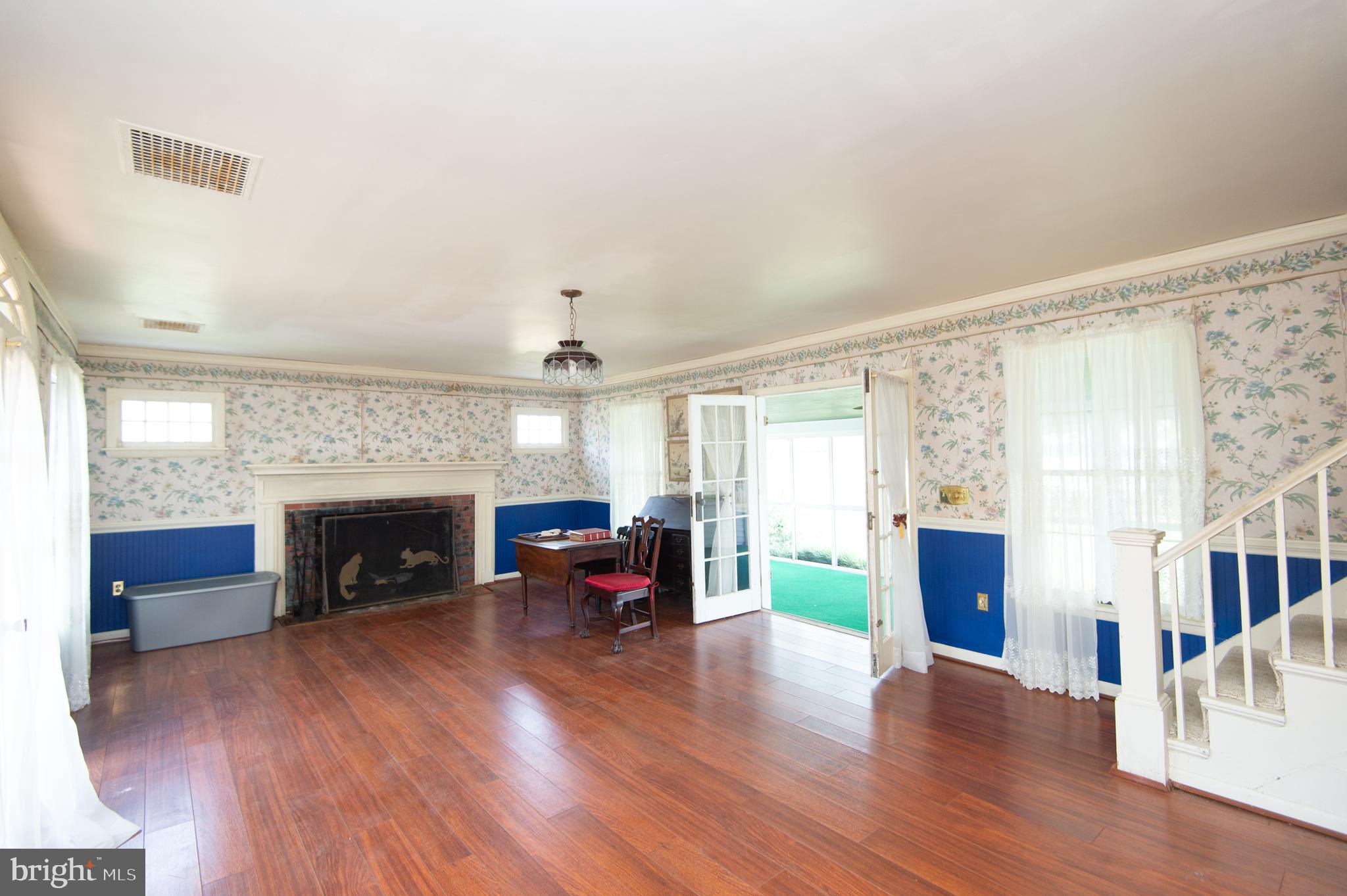 NECK DISTRICT/HUDSON - Residential