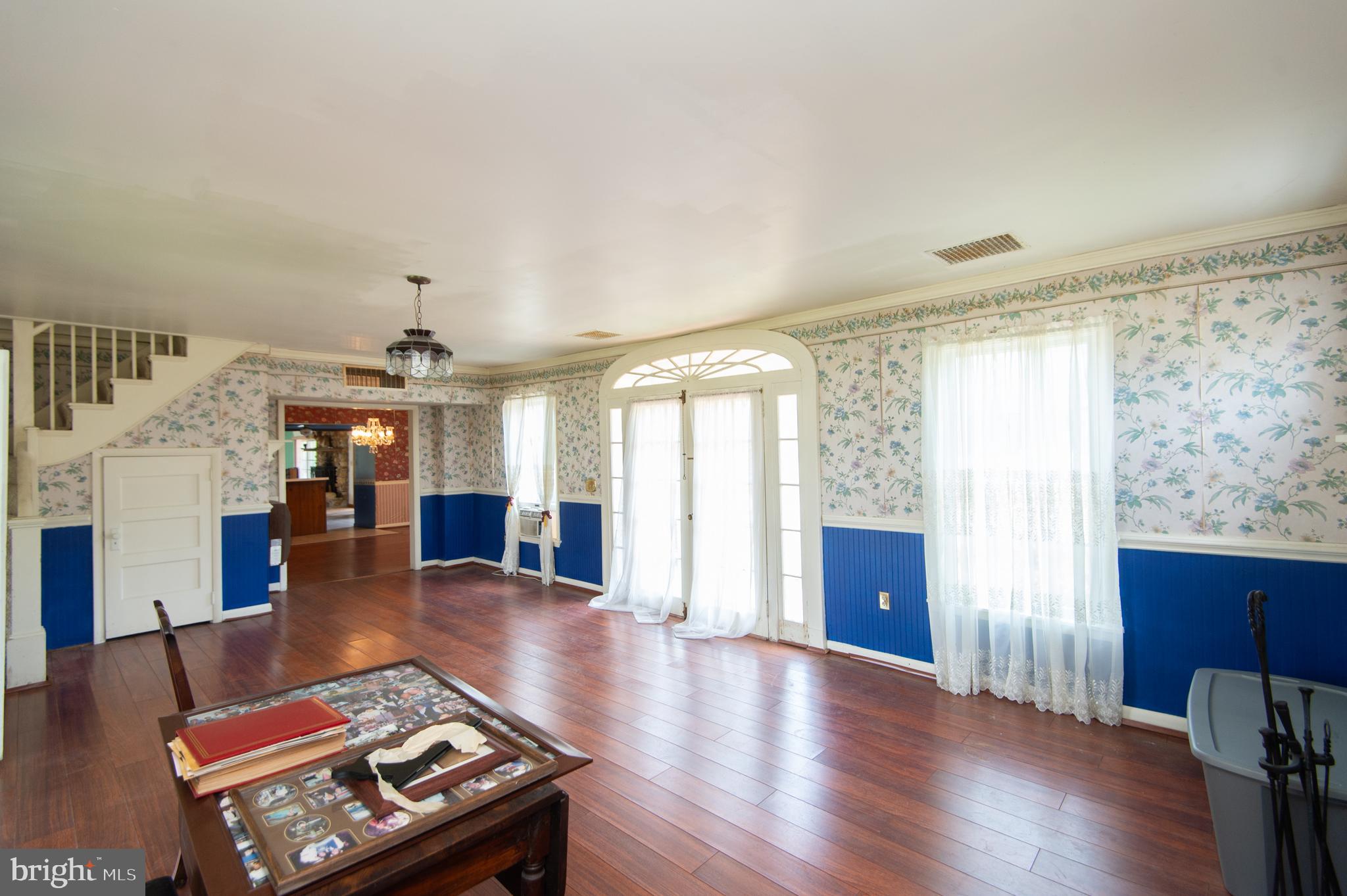 NECK DISTRICT/HUDSON - Residential