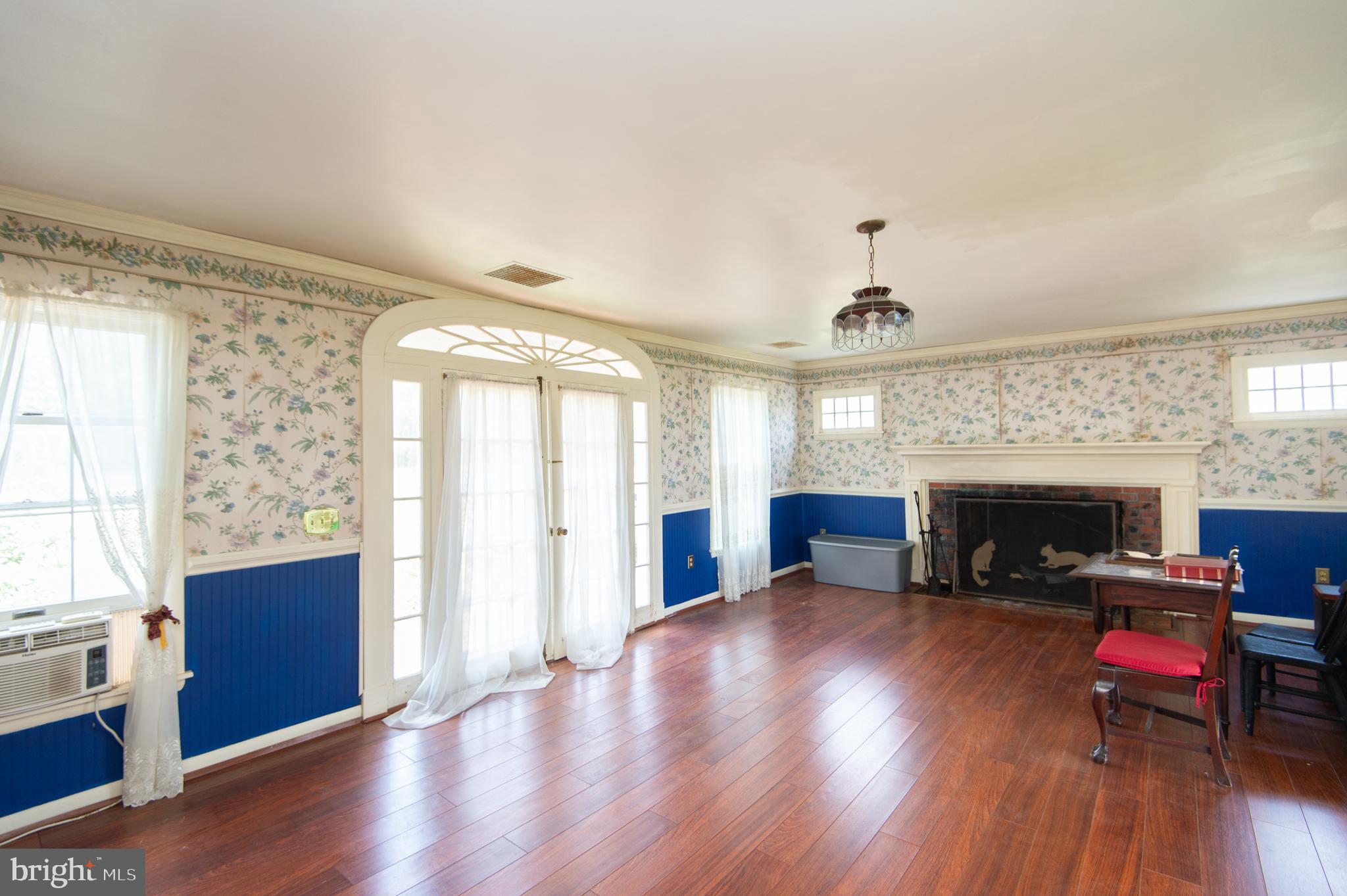 NECK DISTRICT/HUDSON - Residential