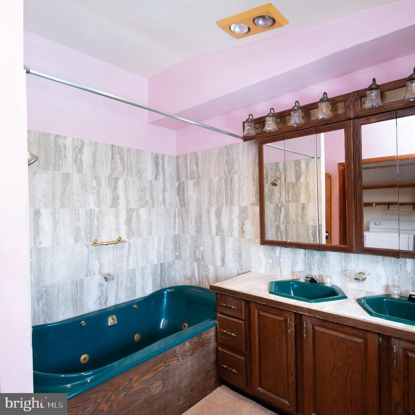 NECK DISTRICT/HUDSON - Residential