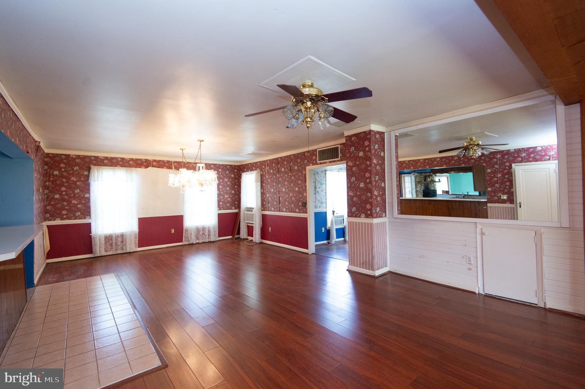 NECK DISTRICT/HUDSON - Residential