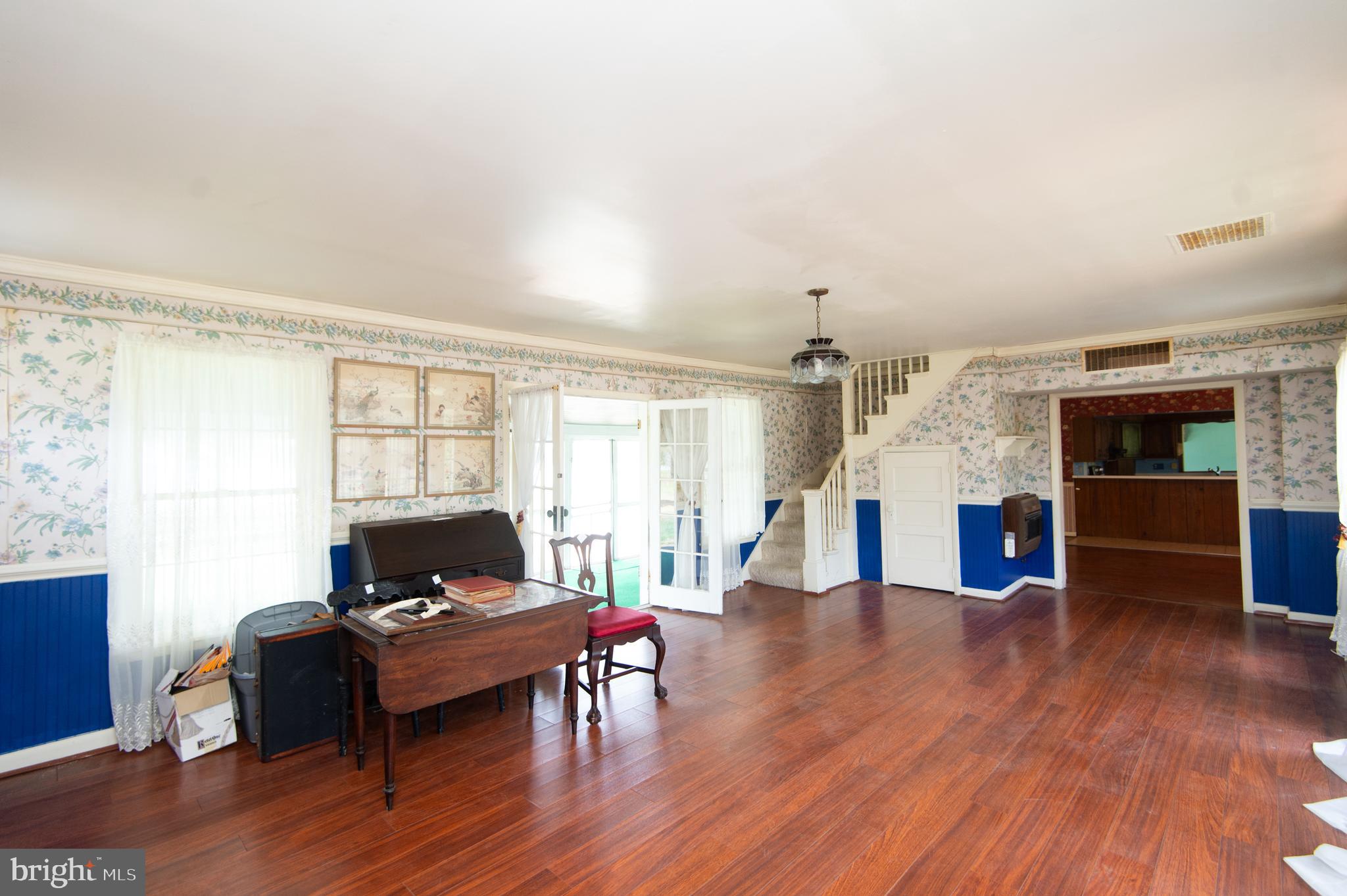 NECK DISTRICT/HUDSON - Residential