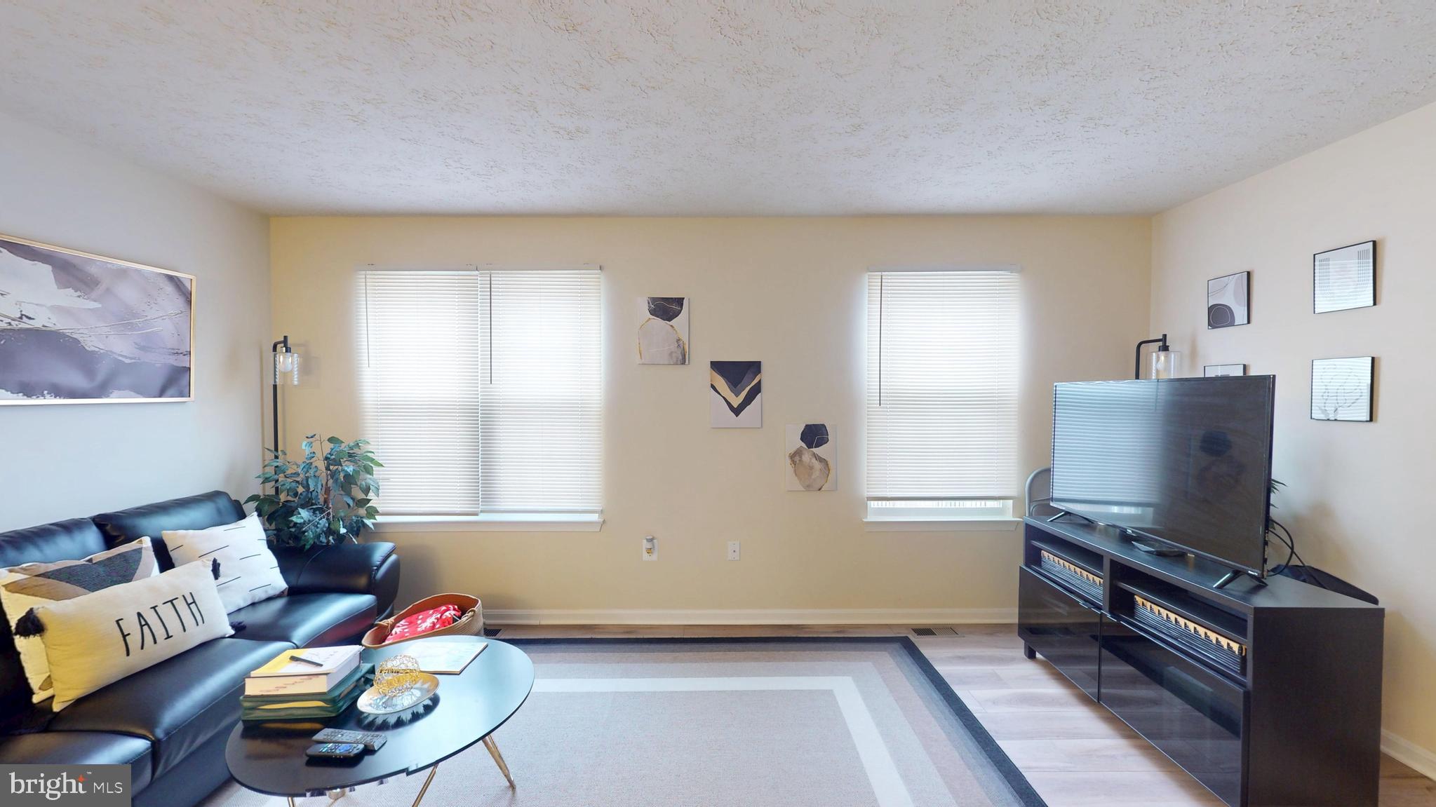 RIVERSIDE RUN - Residential