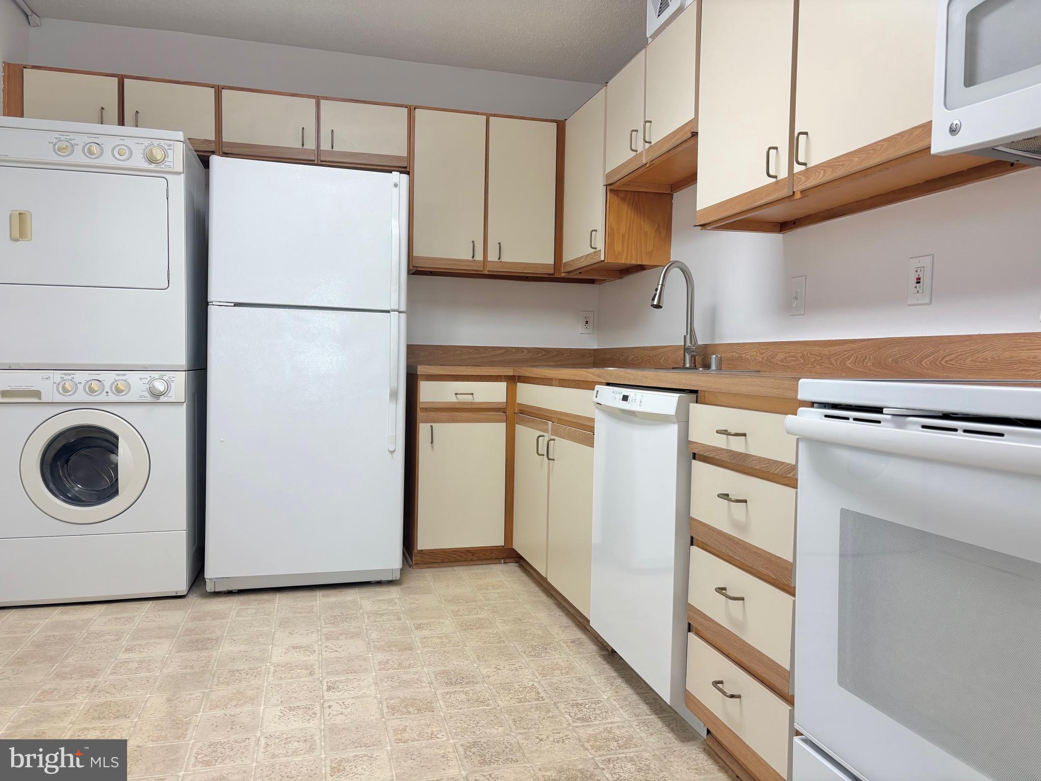 15107 INTERLACHEN DRIVE 2-702