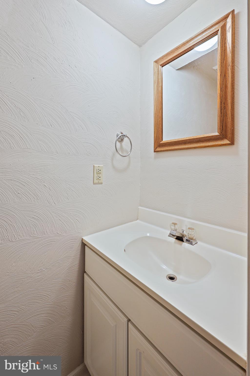 ROBIN MEADOWS - Residential Lease