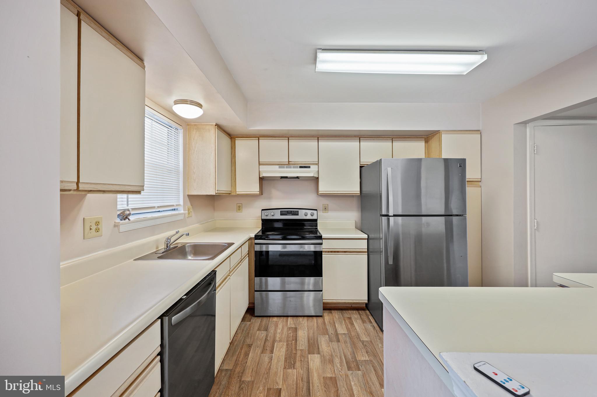 ROBIN MEADOWS - Residential Lease