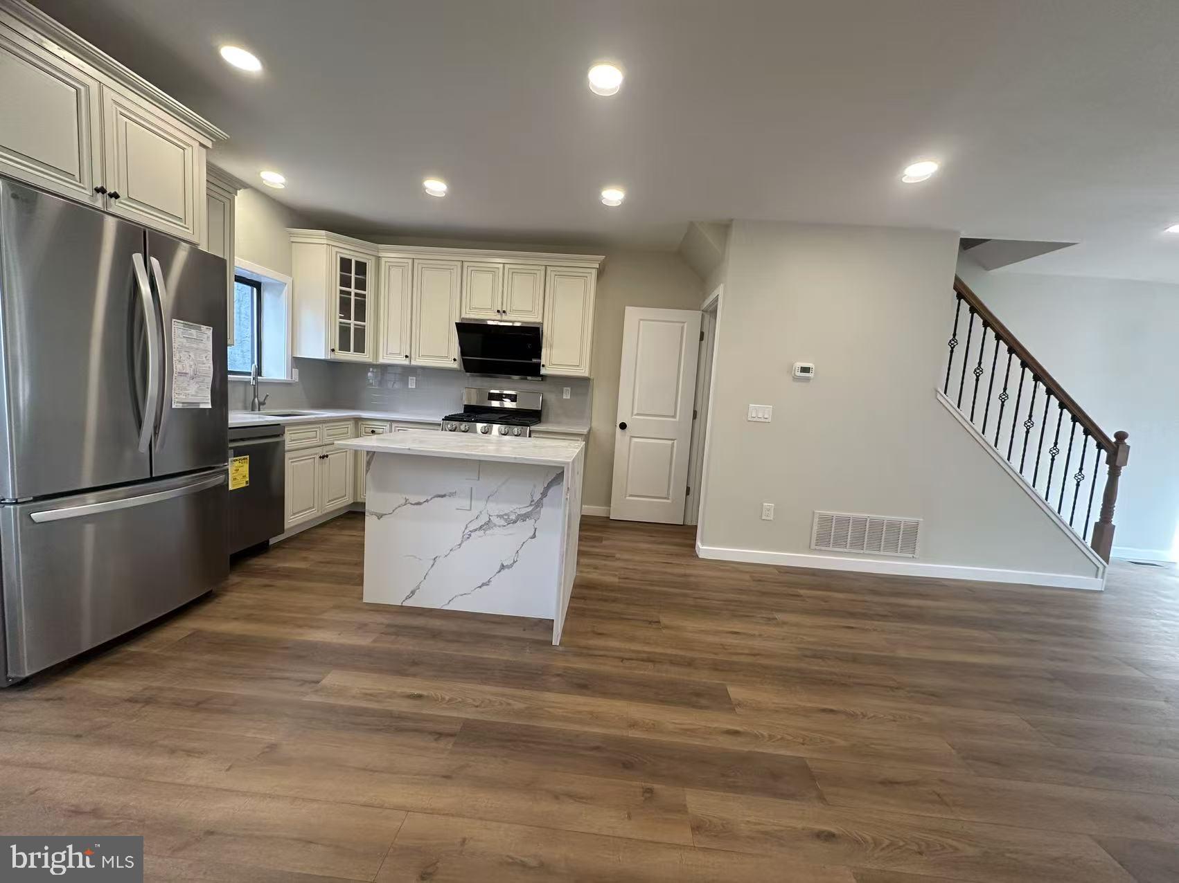 POINT BREEZE - Residential