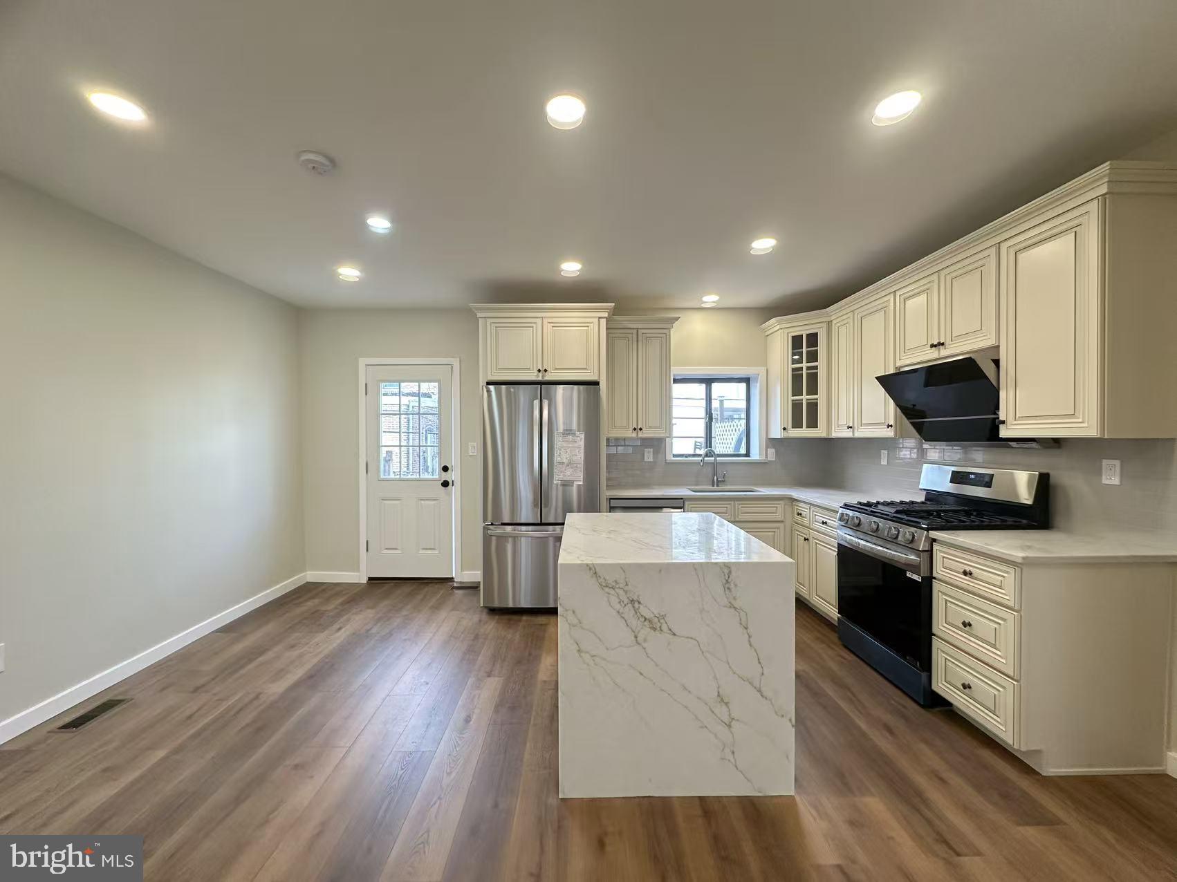 POINT BREEZE - Residential