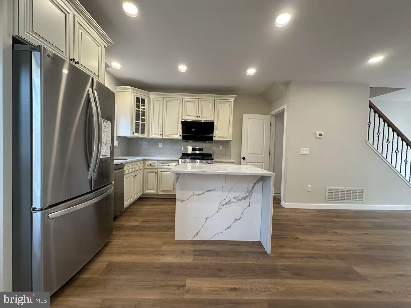 POINT BREEZE - Residential