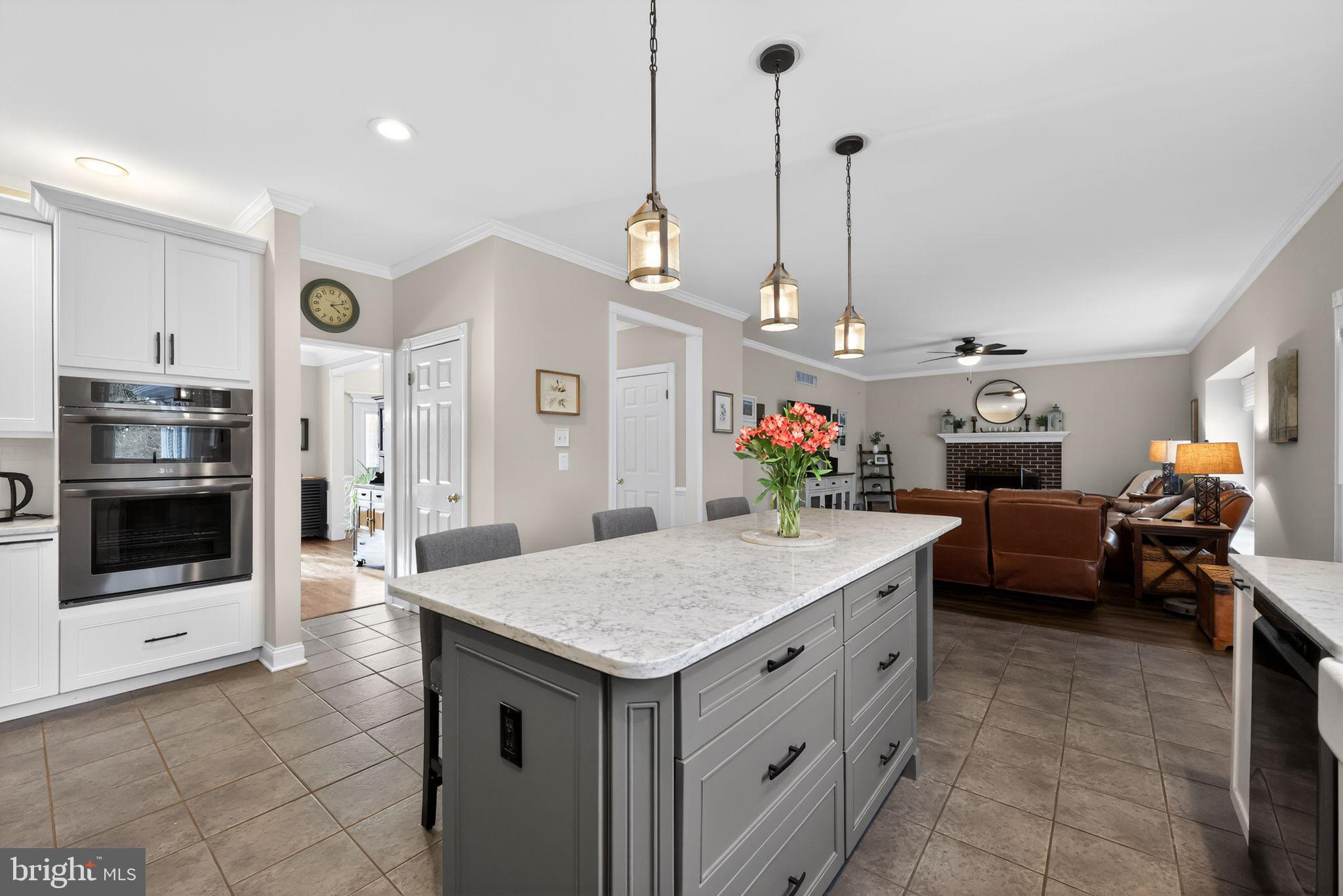 THORNBURY HUNT - Residential