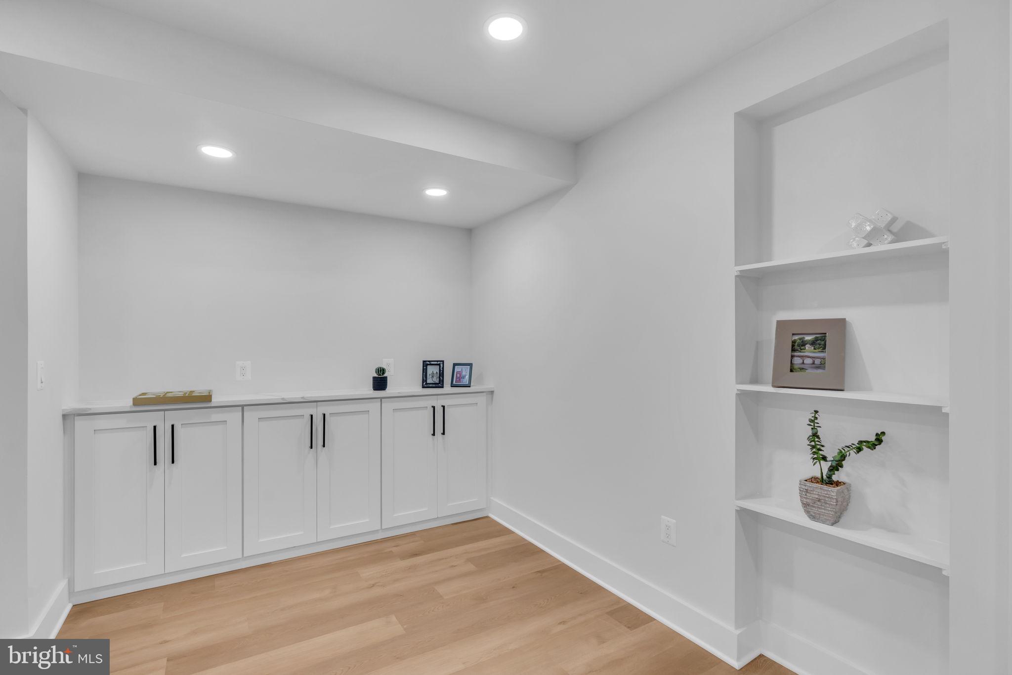 RESTON - Residential
