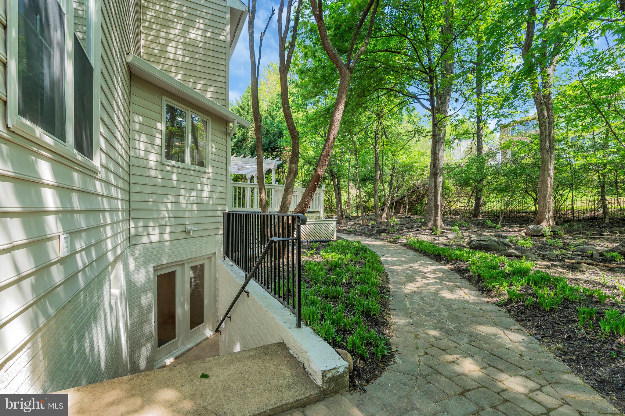 RESTON - Residential