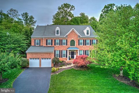 Photo of 12111 Walnut Branch Road, RESTON, VA 20194 (MLS # VAFX2304982)