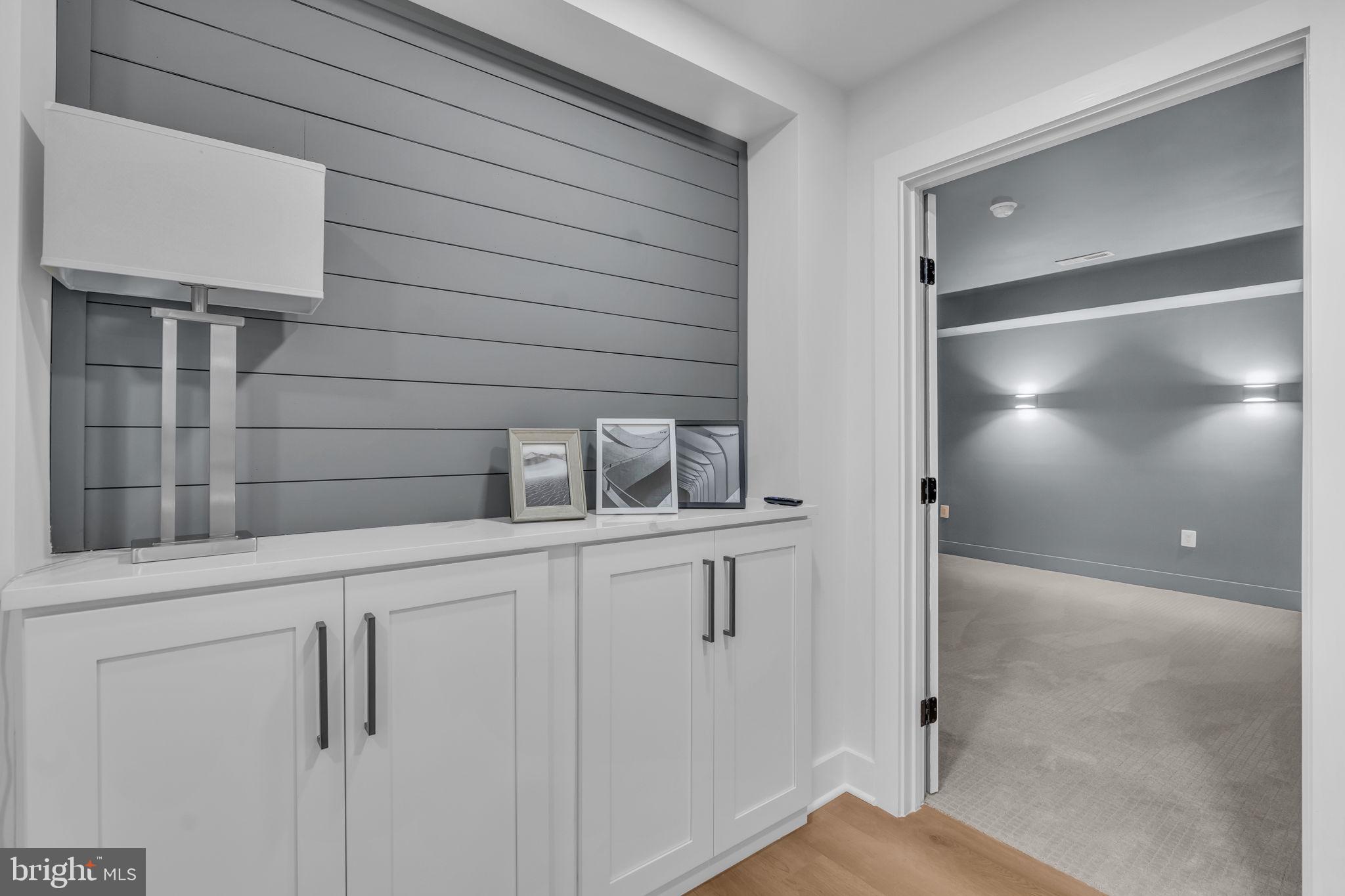 RESTON - Residential