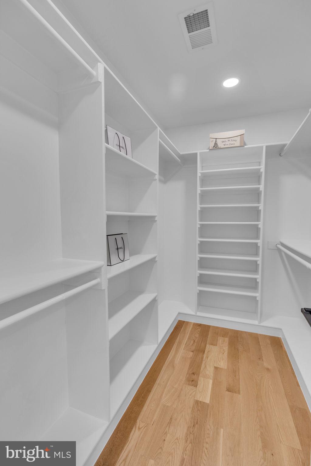 RESTON - Residential