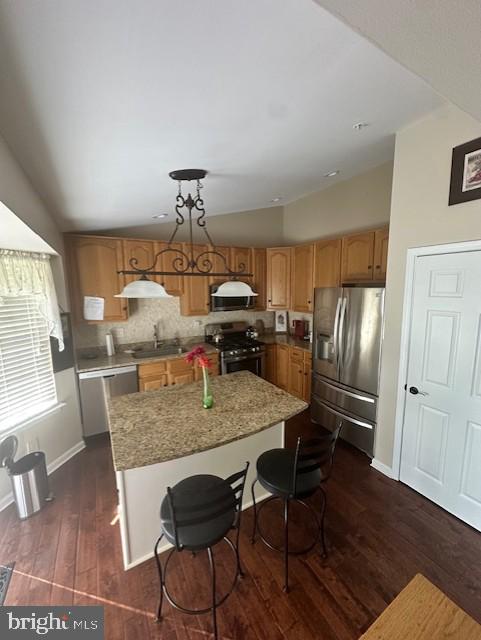 CONSTANT FRIENDSHIP - Residential Lease