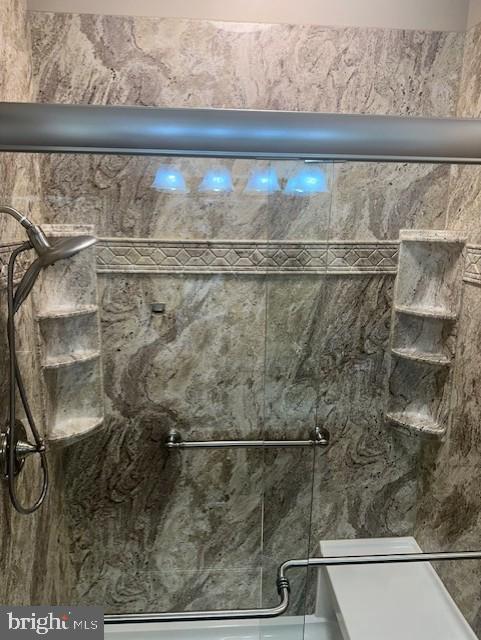 CONSTANT FRIENDSHIP - Residential Lease