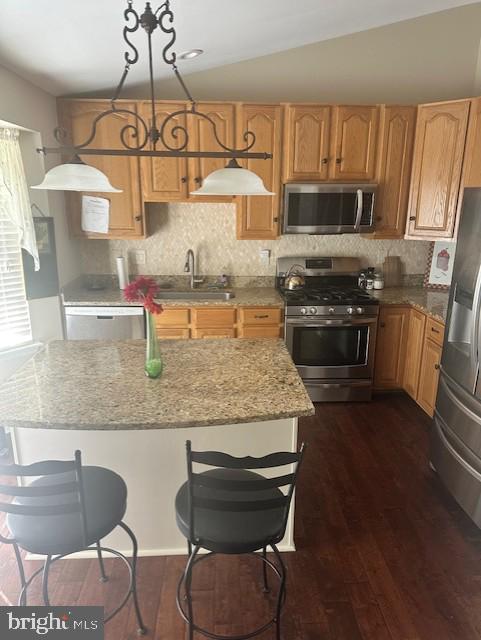 CONSTANT FRIENDSHIP - Residential Lease