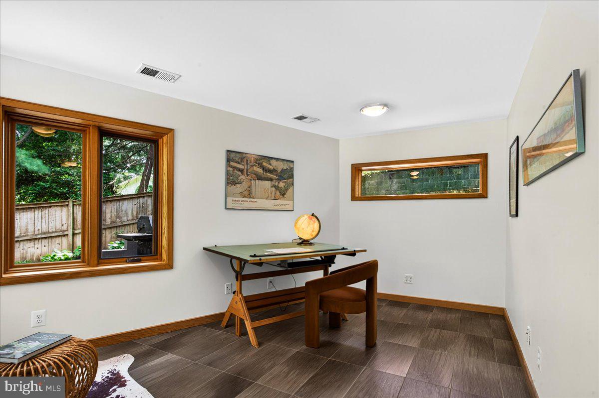 COUNTRY CLUB HILLS - Residential