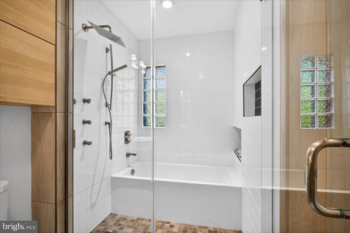 COUNTRY CLUB HILLS - Residential
