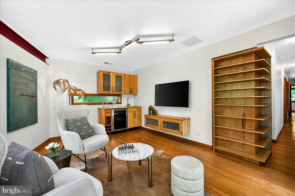 COUNTRY CLUB HILLS - Residential