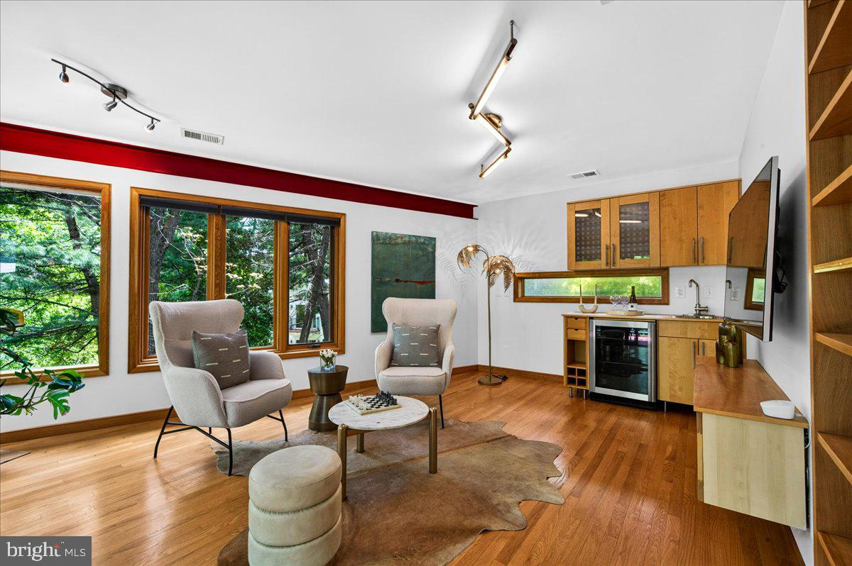 COUNTRY CLUB HILLS - Residential