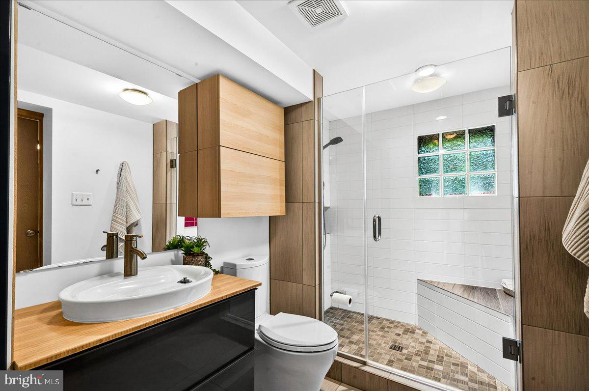 COUNTRY CLUB HILLS - Residential