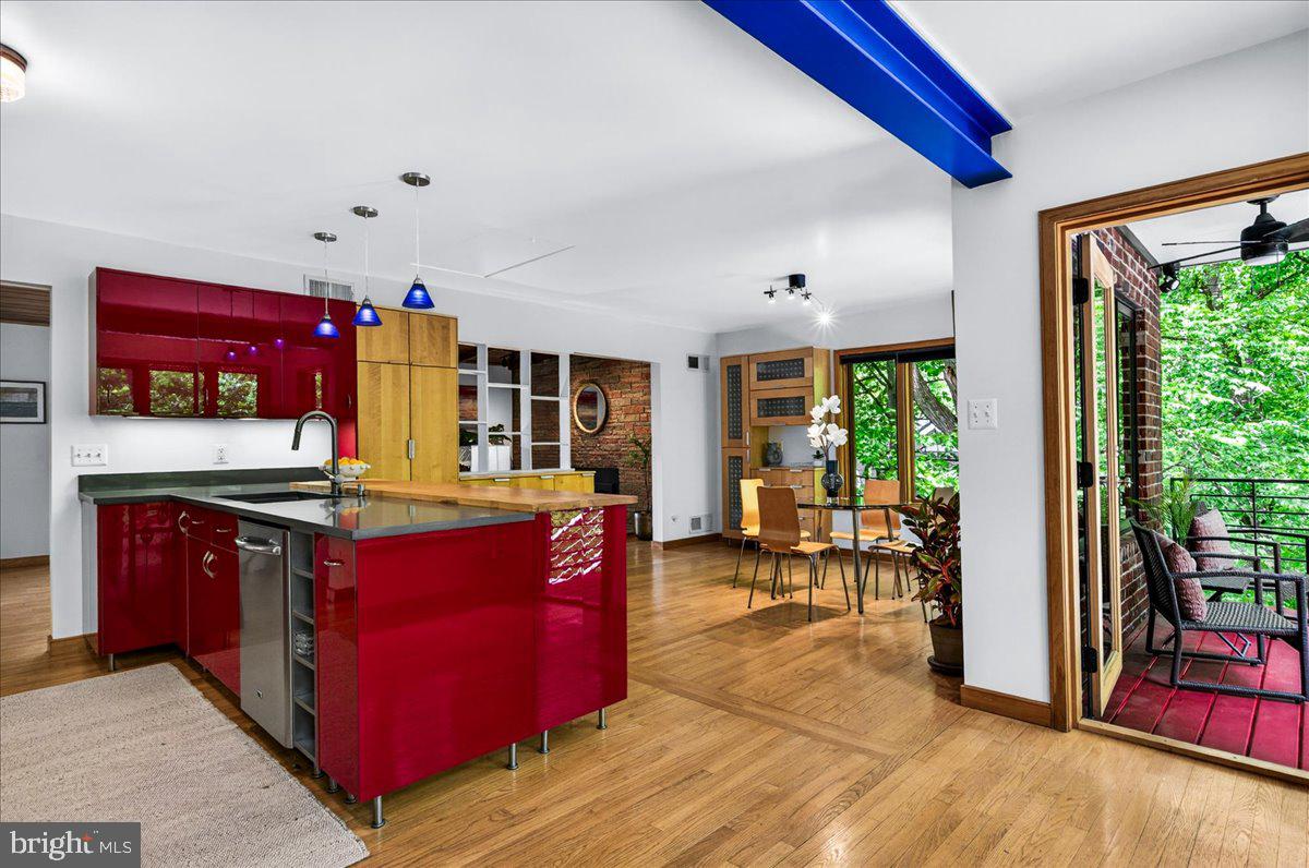 COUNTRY CLUB HILLS - Residential