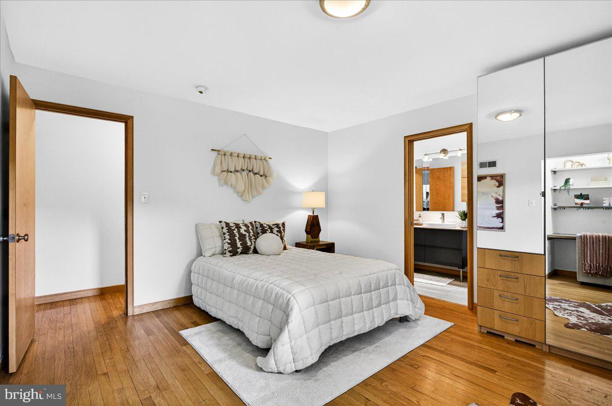 COUNTRY CLUB HILLS - Residential