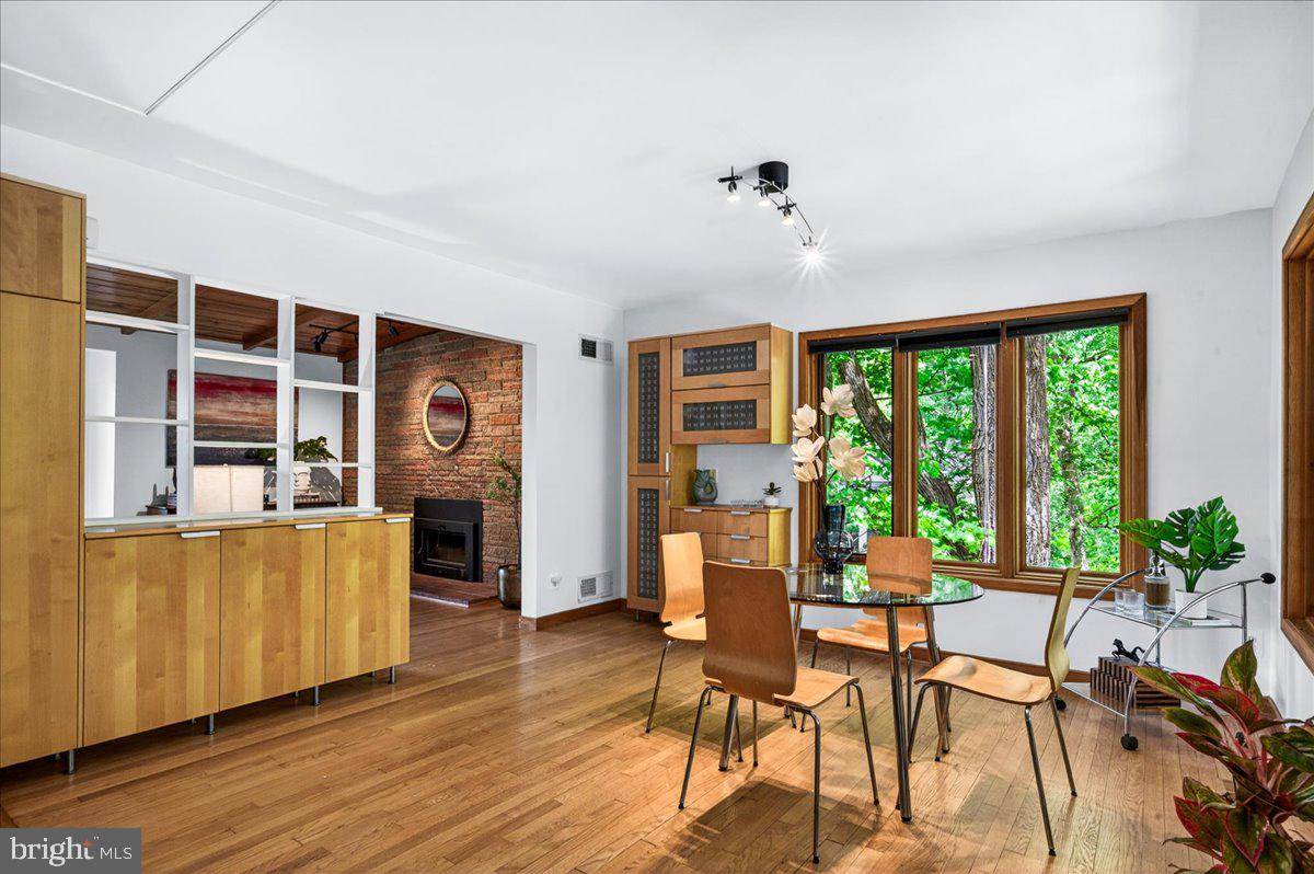 COUNTRY CLUB HILLS - Residential