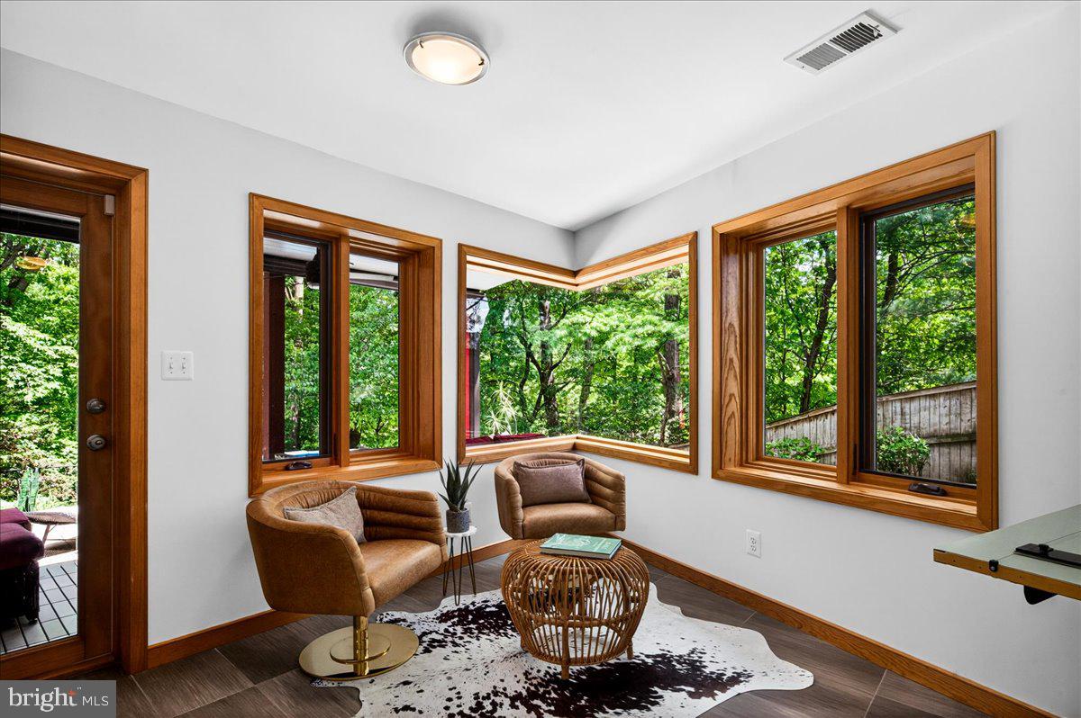 COUNTRY CLUB HILLS - Residential