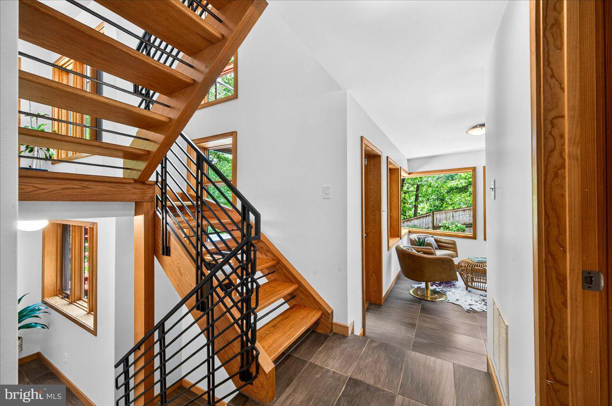COUNTRY CLUB HILLS - Residential