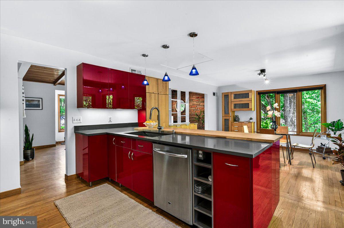 COUNTRY CLUB HILLS - Residential