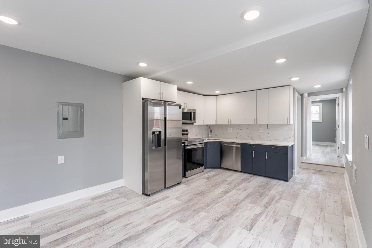 PORT RICHMOND - Residential Lease