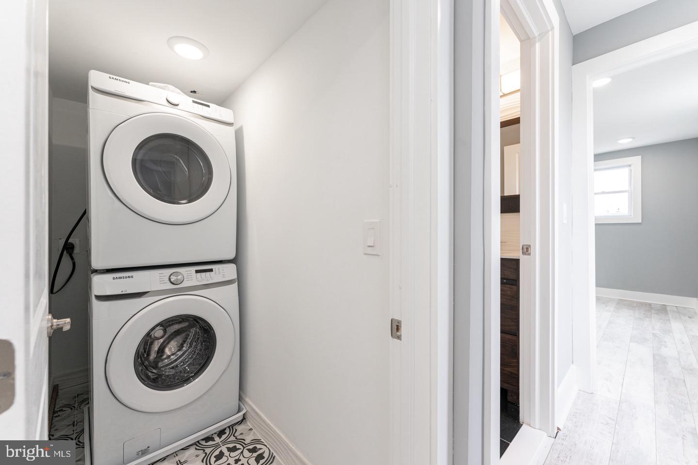 PORT RICHMOND - Residential Lease