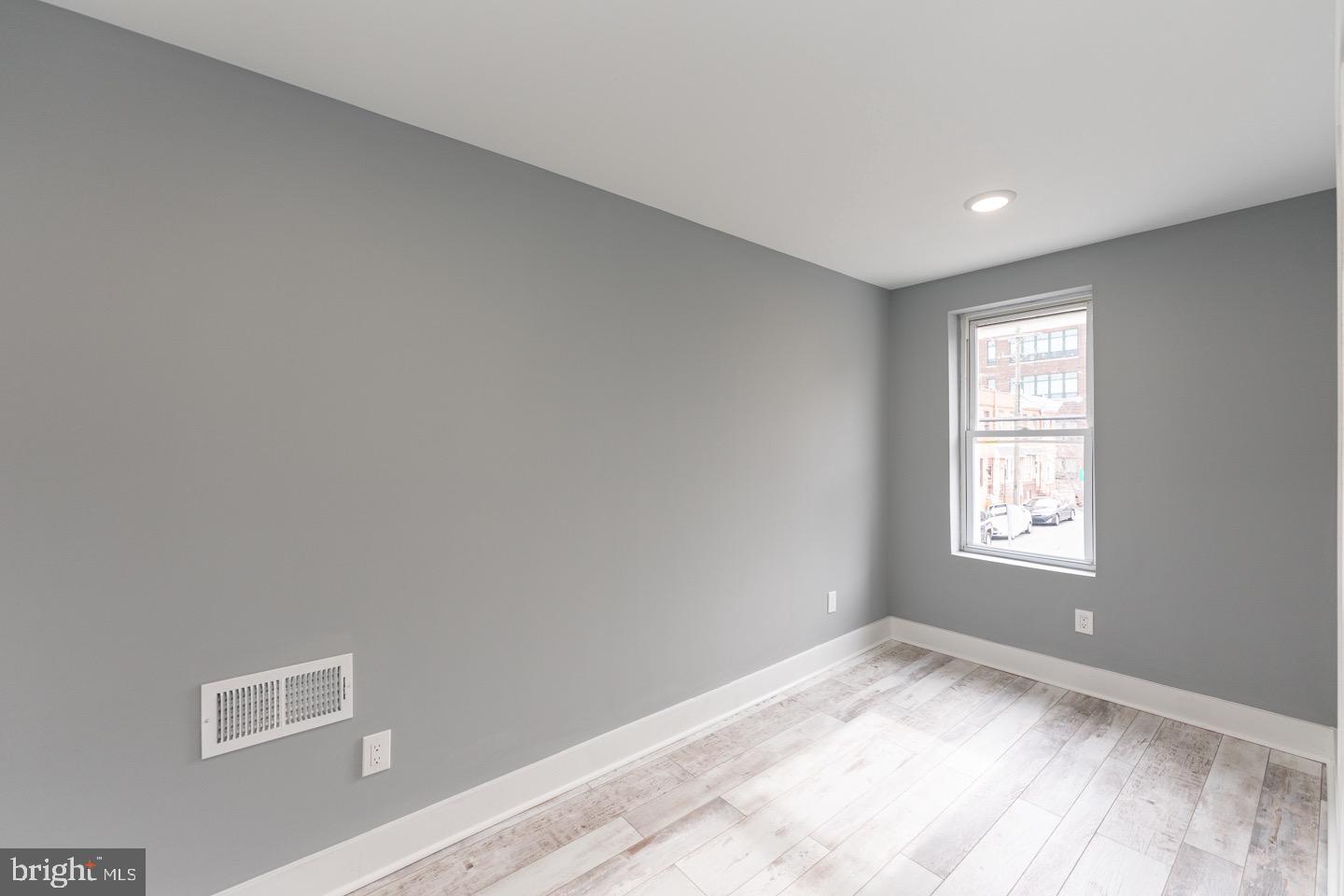 PORT RICHMOND - Residential Lease