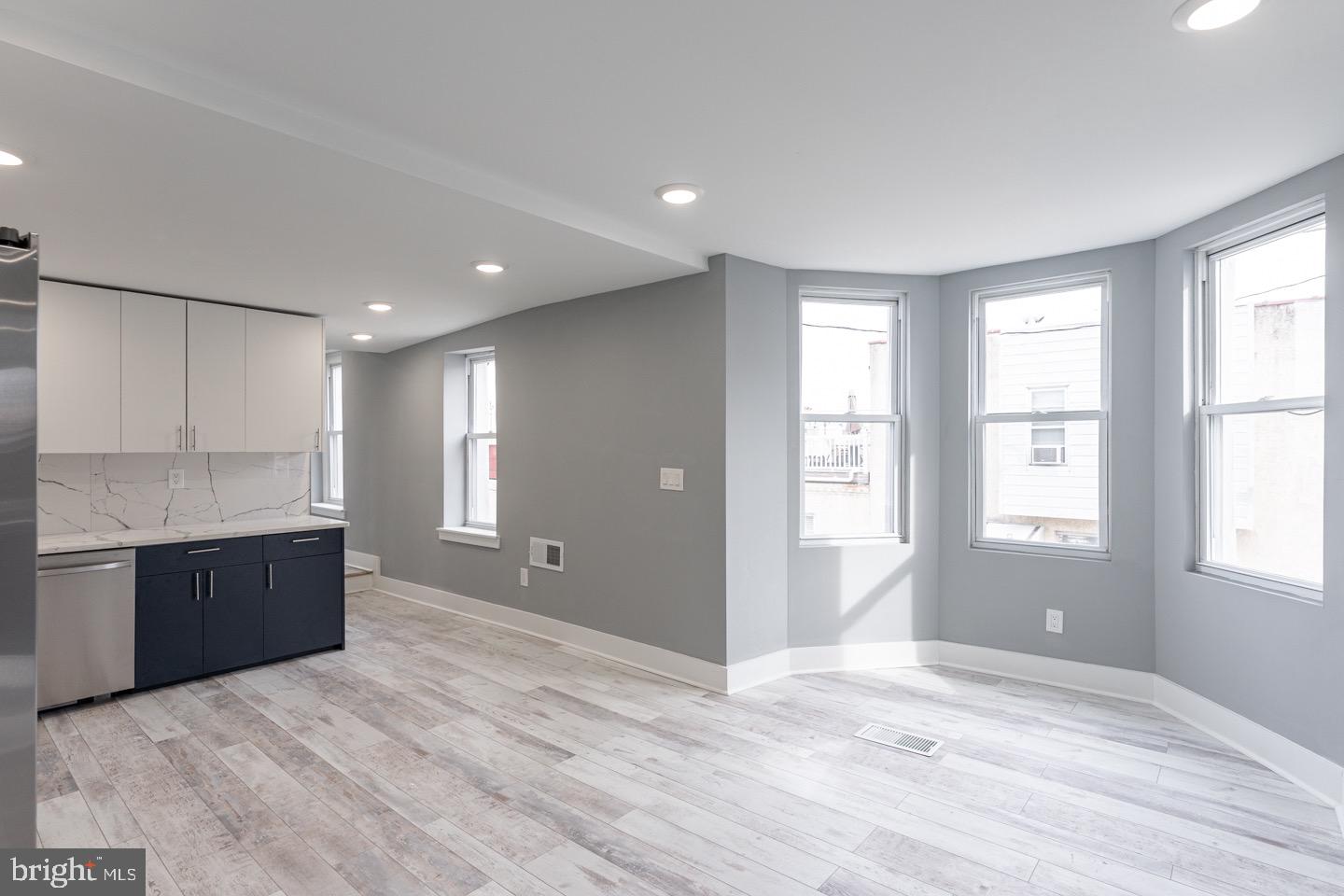 PORT RICHMOND - Residential Lease