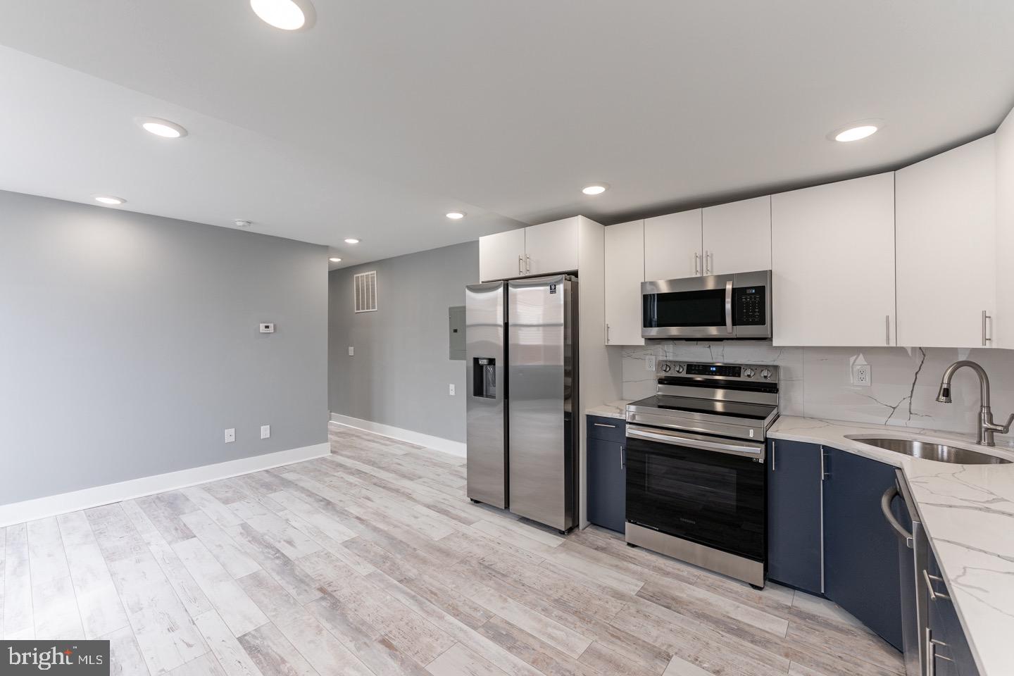 PORT RICHMOND - Residential Lease