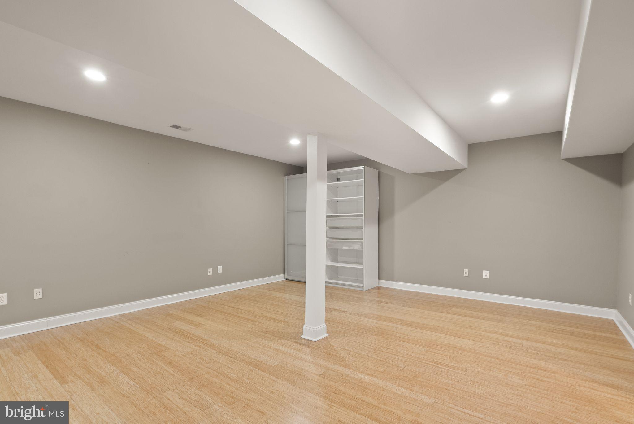 HUNTWOOD MANOR - Residential