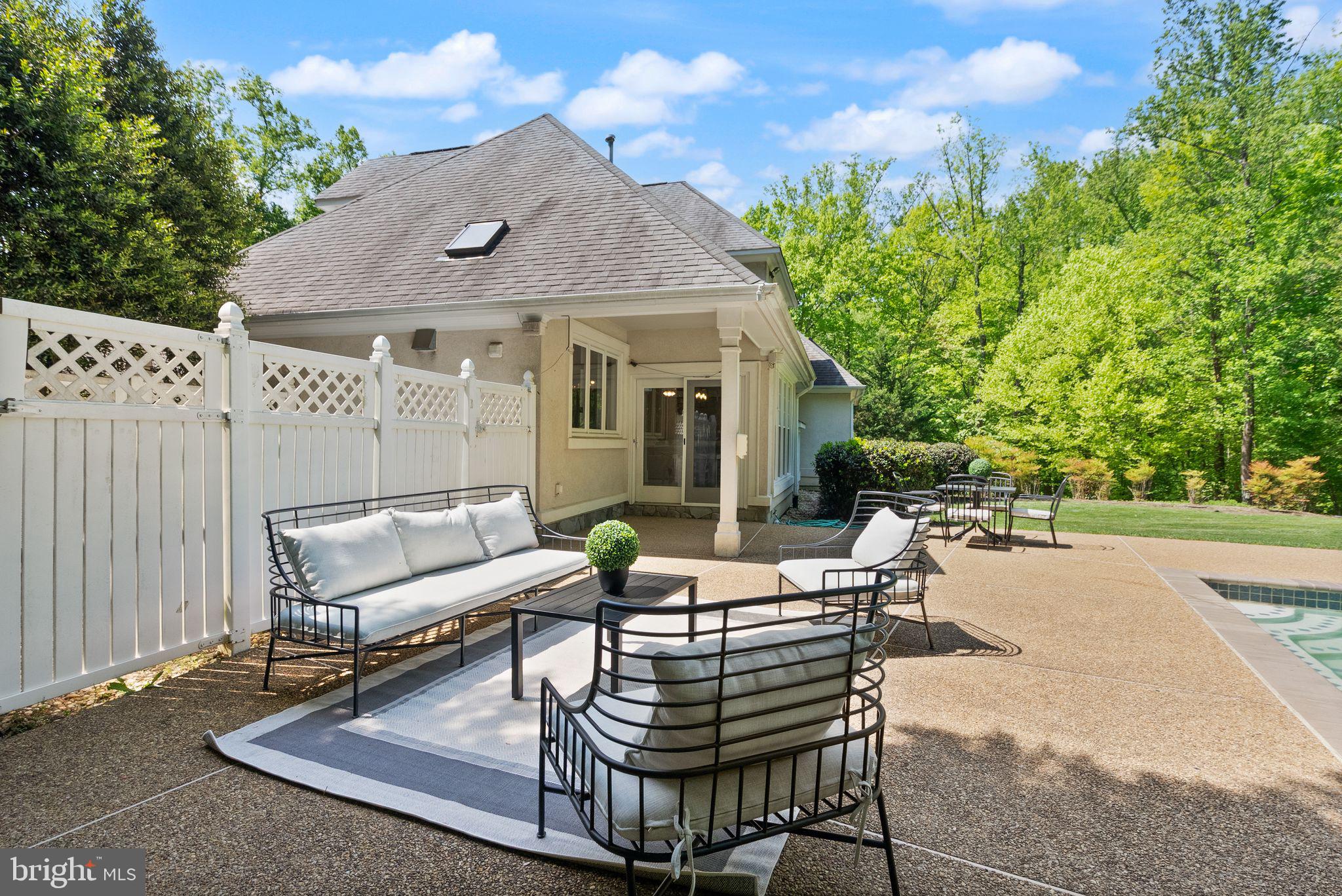 HUNTWOOD MANOR - Residential