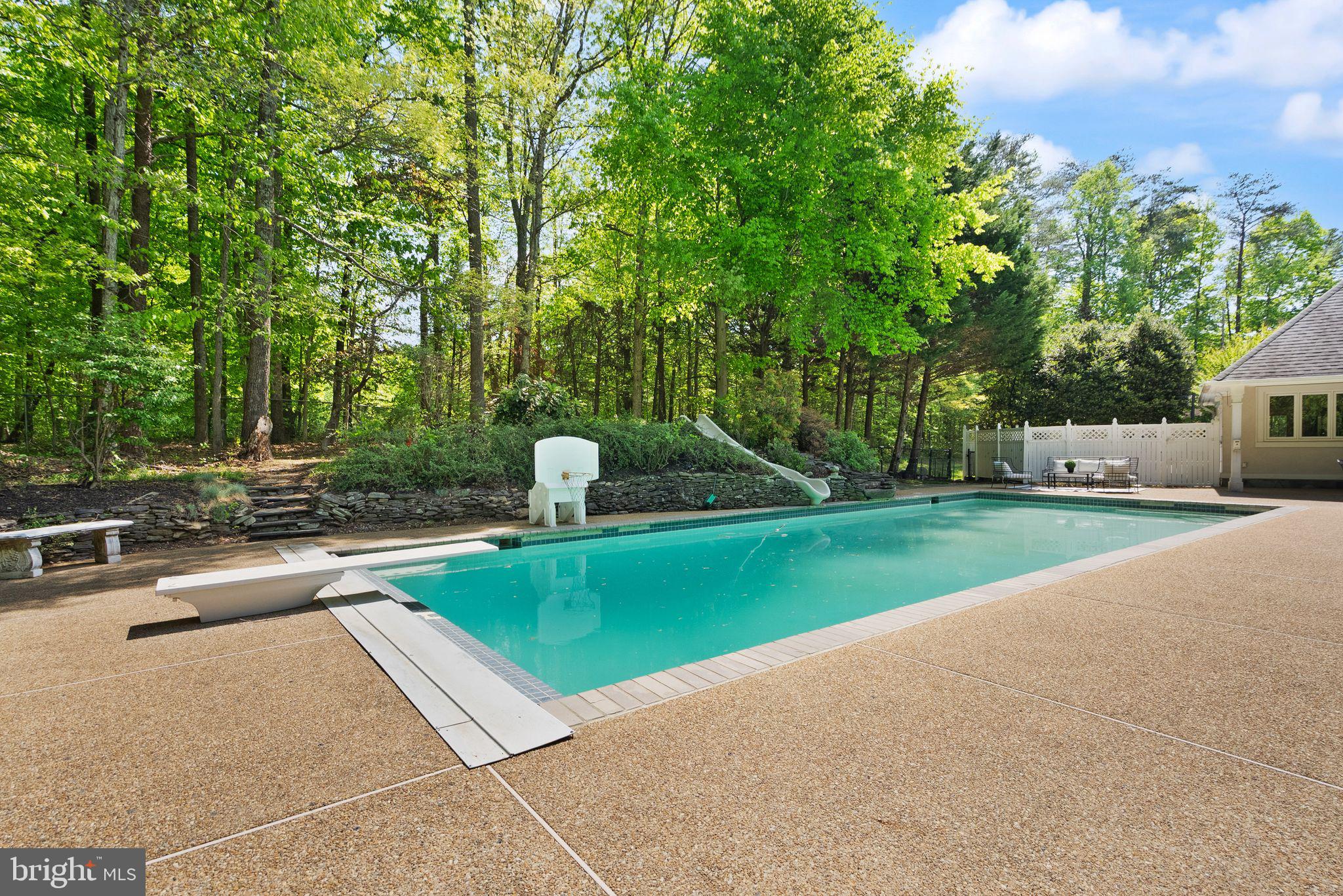 HUNTWOOD MANOR - Residential