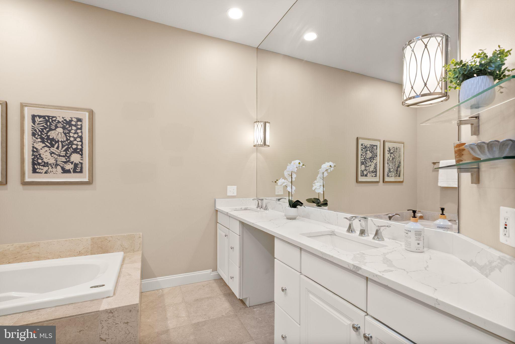 HUNTWOOD MANOR - Residential