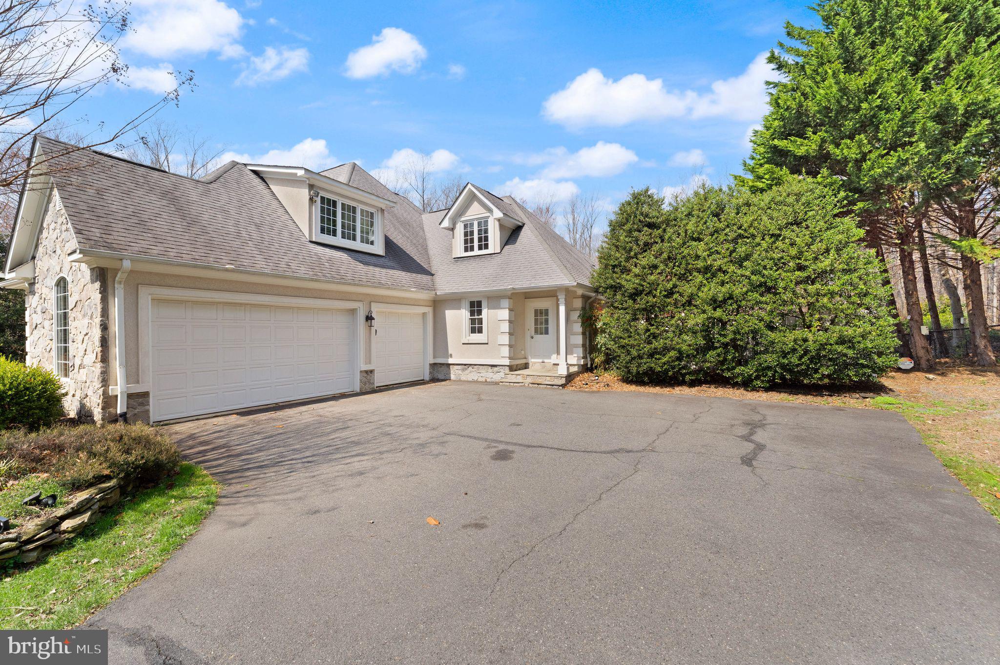 HUNTWOOD MANOR - Residential