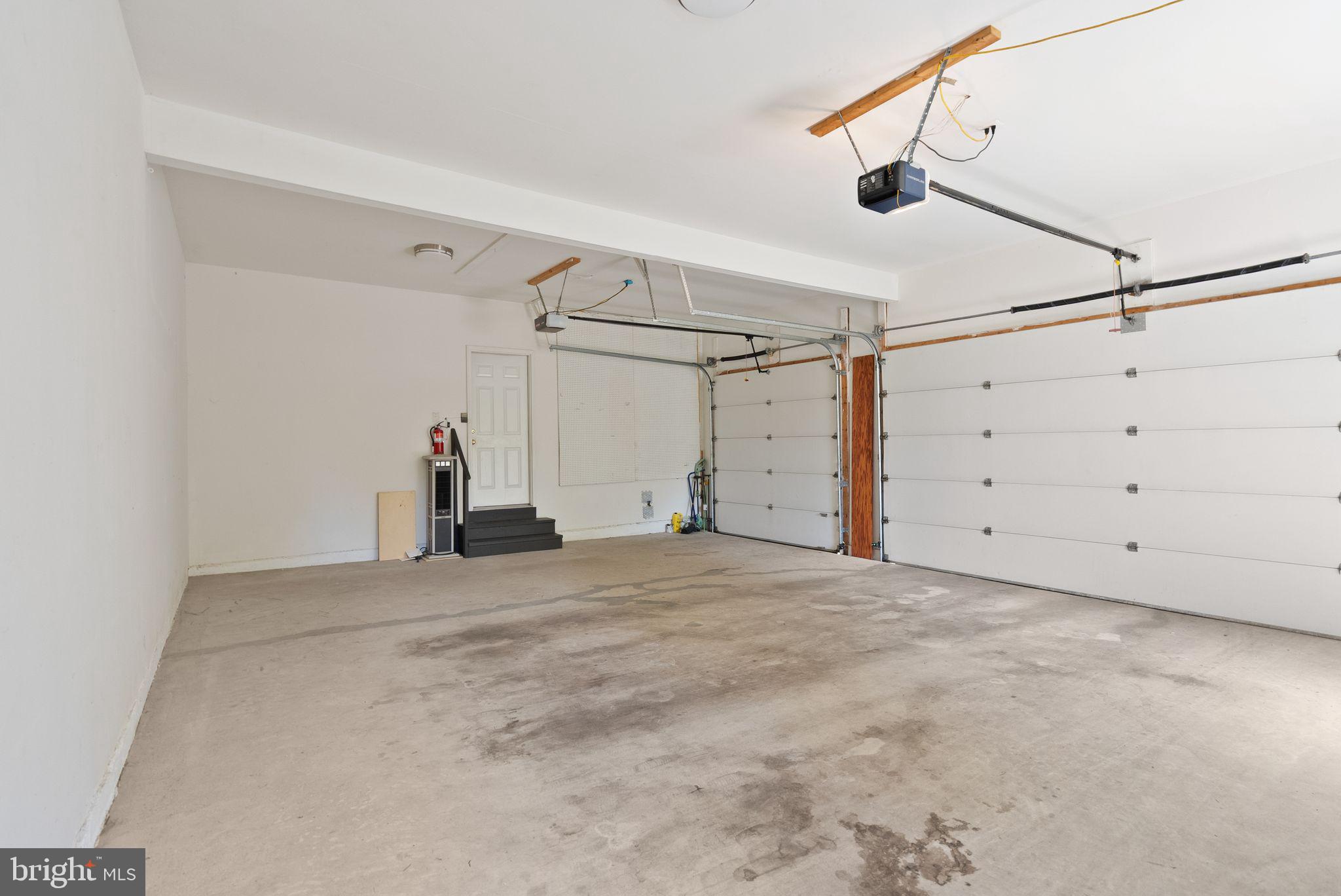 HUNTWOOD MANOR - Residential