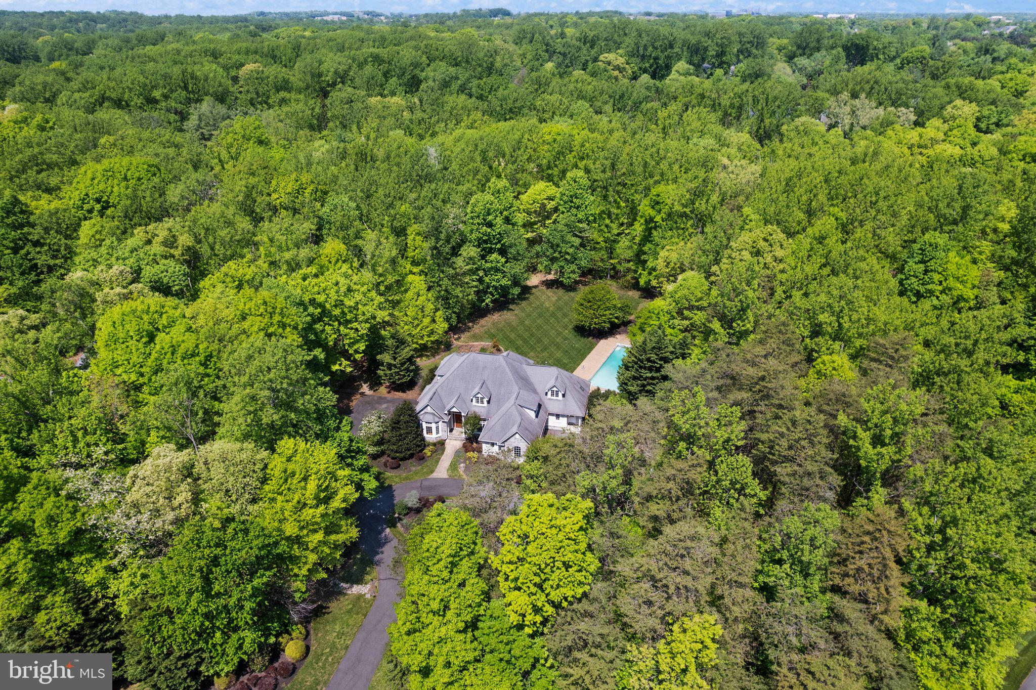HUNTWOOD MANOR - Residential