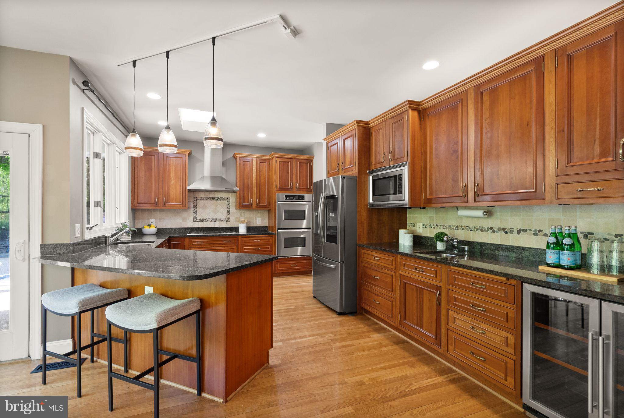 HUNTWOOD MANOR - Residential