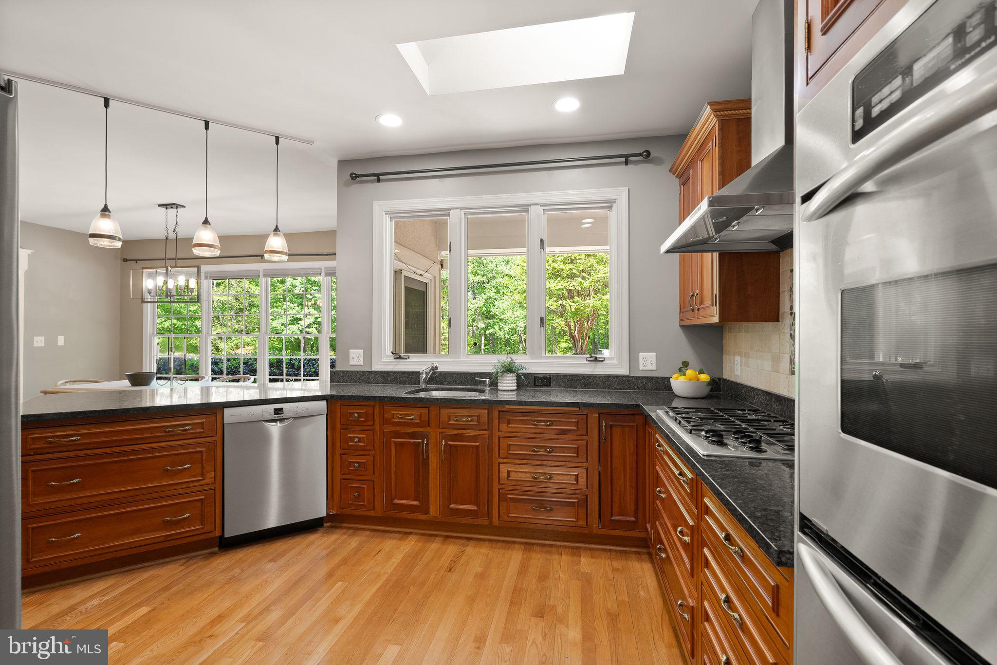 HUNTWOOD MANOR - Residential