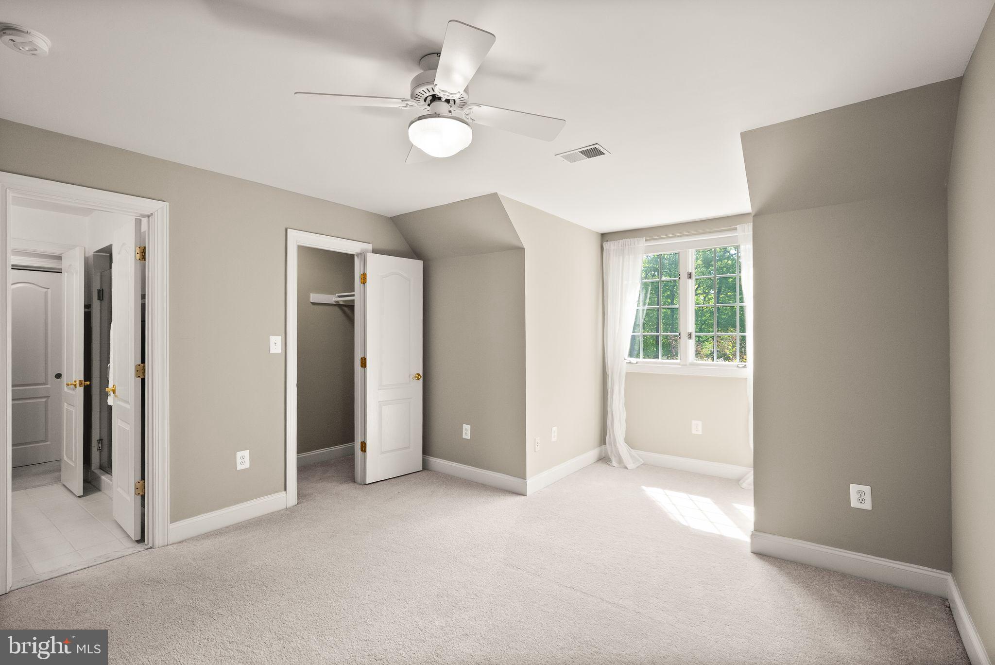 HUNTWOOD MANOR - Residential